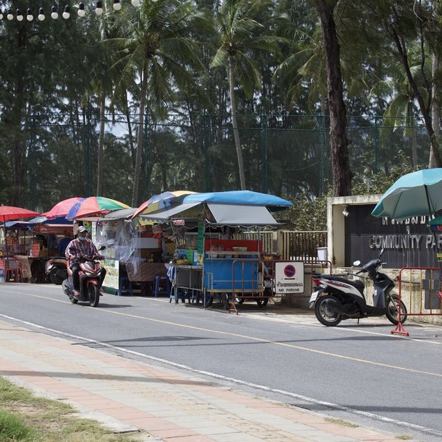 เดินเล่นริมหาดกะตะ หาดในดวงใจของเหล่านักเซิร์ฟ