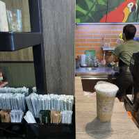จิบกาแฟก่อนขึ้นเครื่องที่คาเฟ่อเมซอน สนามบินภูเก็ต