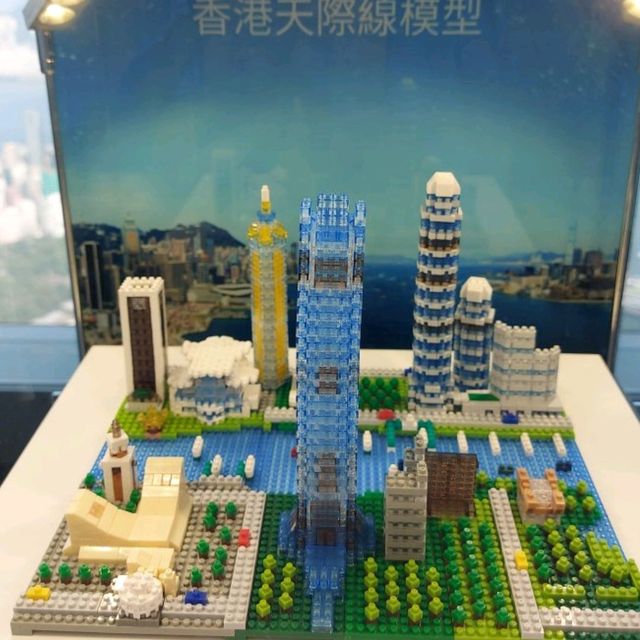 300米高空上面望晒成個香港