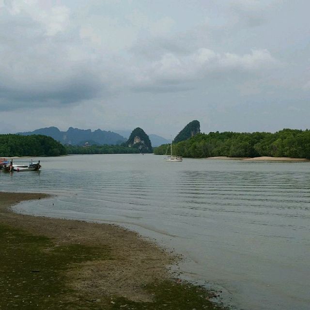 เขาขนาบน้ำ