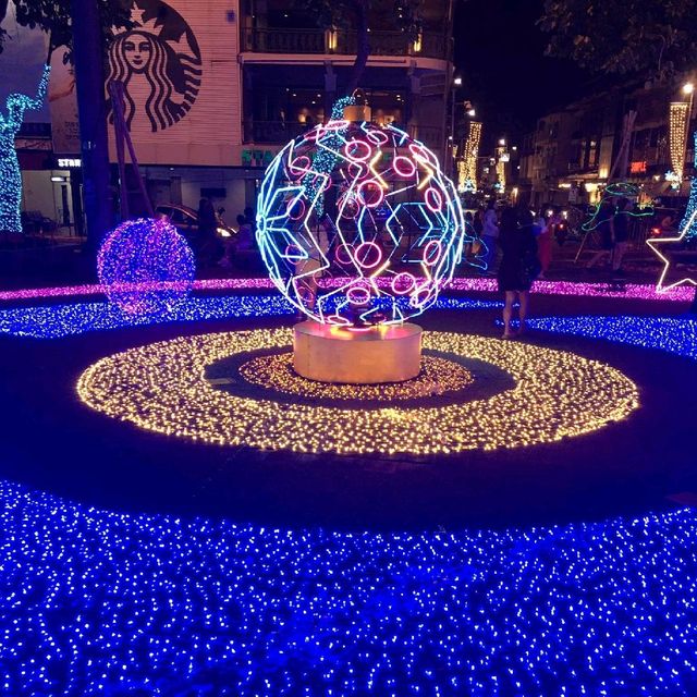 ชมแสงสีอลังการ ที่ ประตูท่าแพ เชียงใหม่
