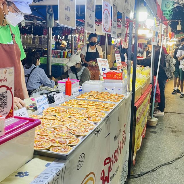 수요일엔 큰 야시장으로 변신 “Kad Farang Village” 수요일엔 큰 야시장으로 변신 “Kad Farang Village”