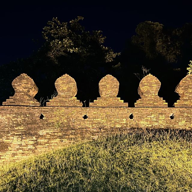 กำแพงเมืองเก่า