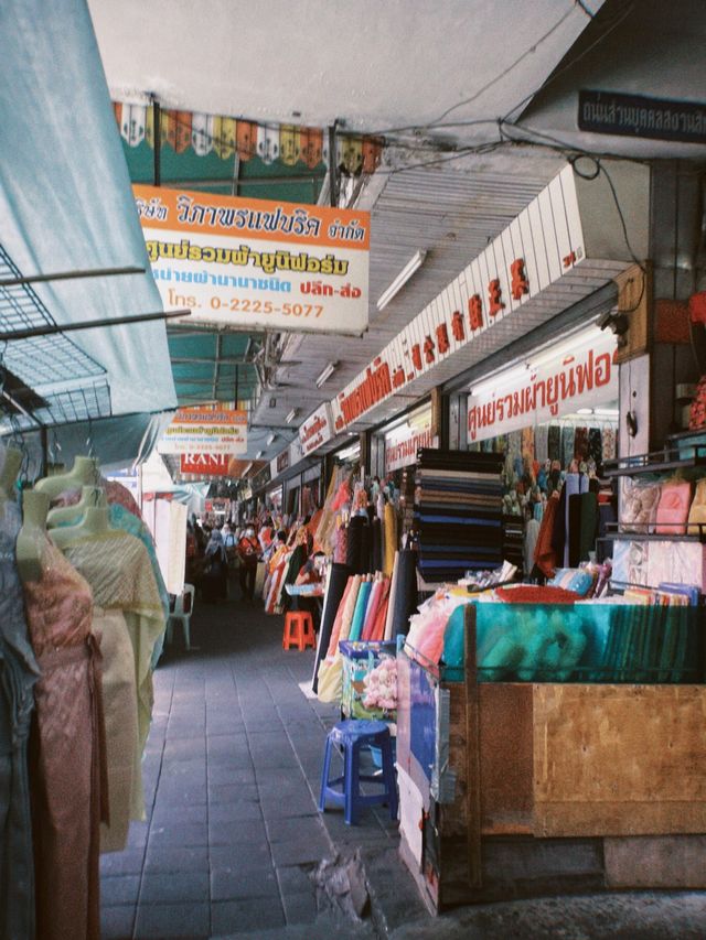 ตลาดขายผ้าขนาดใหญ่ในกรุงเทพ “พาหุรัด”