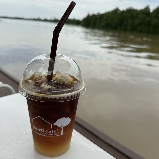  April cafe’ คาเฟ่ริมน้ำดีต่อใจ