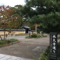 承天寺通りと博多千年門