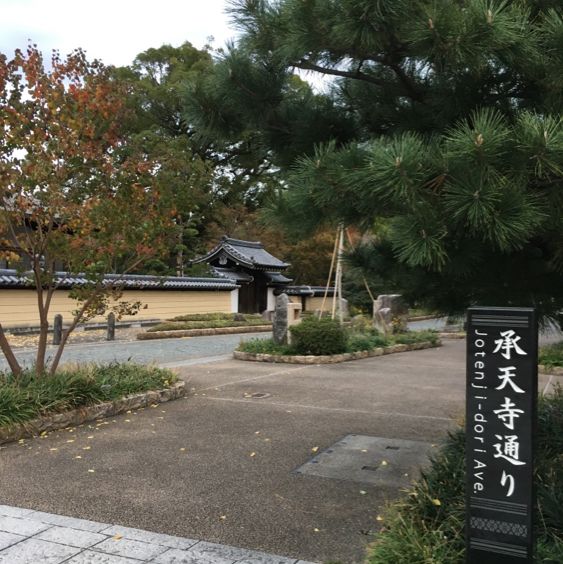 承天寺通りと博多千年門