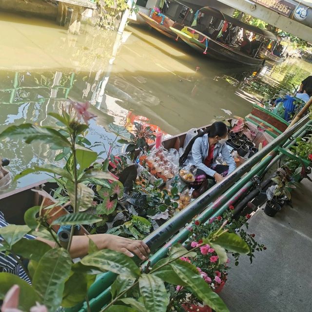 มากินข้าวที่ตลาดน้ำคลองลัดมะยม