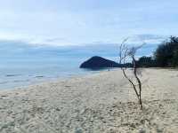 หาดทรายขาวทอดยาว ณ ทุ่งวัวแล่น ชุมพร