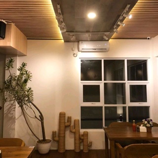 Pilar Kayu Resto