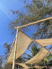 “Blue water “ คาเฟ่ริมหาดบนเกาะเต่า 