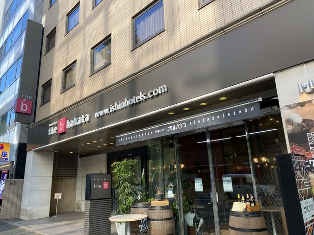 秋旅ホテル。『the b 博多』無料軽食と共有設備