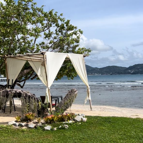 ถาวรบีชวิลเลจรีสอร์ท โรงแรมมีหาดส่วนตัว