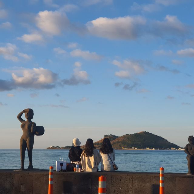 에메랄드 빛깔 맑은 바다와 노을을 구경할 수 있는 제주 협재해수욕장🌊