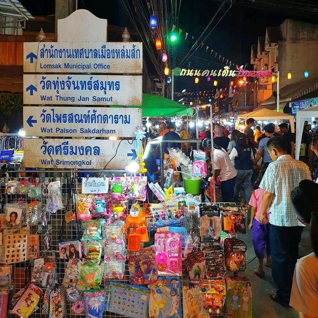 📌ตลาดริมน้ำไทหล่ม & ถนนคนเดินไทหล่ม🐈 