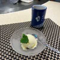 "先品尝原汁原味和牛粒～"