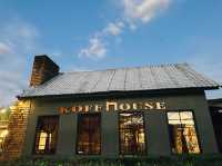“Koff house bar & eatery” ร้านอาหารริมแม่น้ำจันท์ 