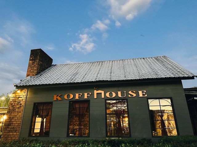 “Koff house bar & eatery” ร้านอาหารริมแม่น้ำจันท์ 