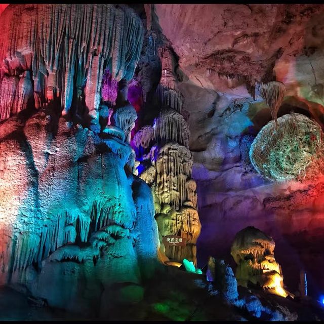 Colourful Caves in Anhui 👀