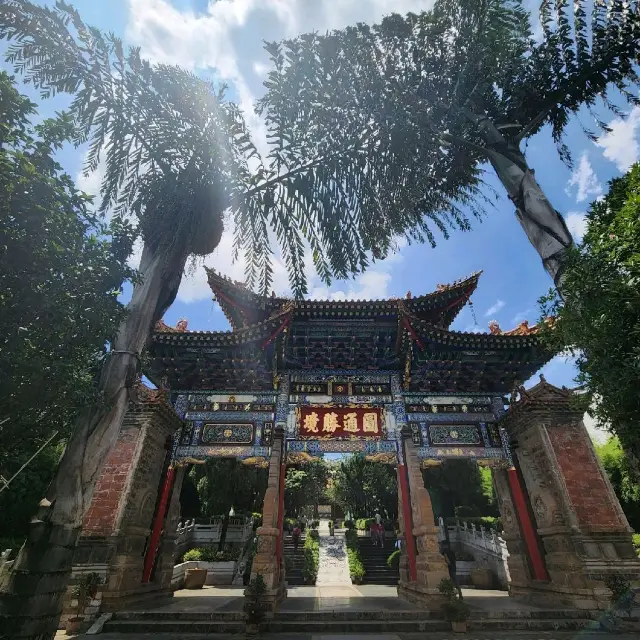Yuantong Temple- Small but spiritual 