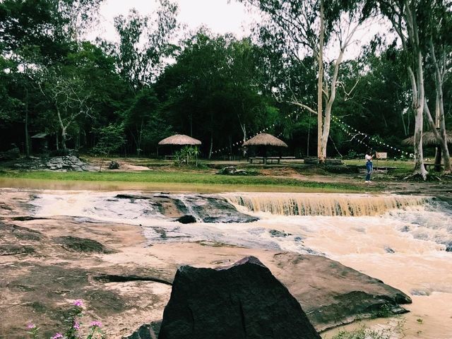 น้ำตกบ้าหลวง