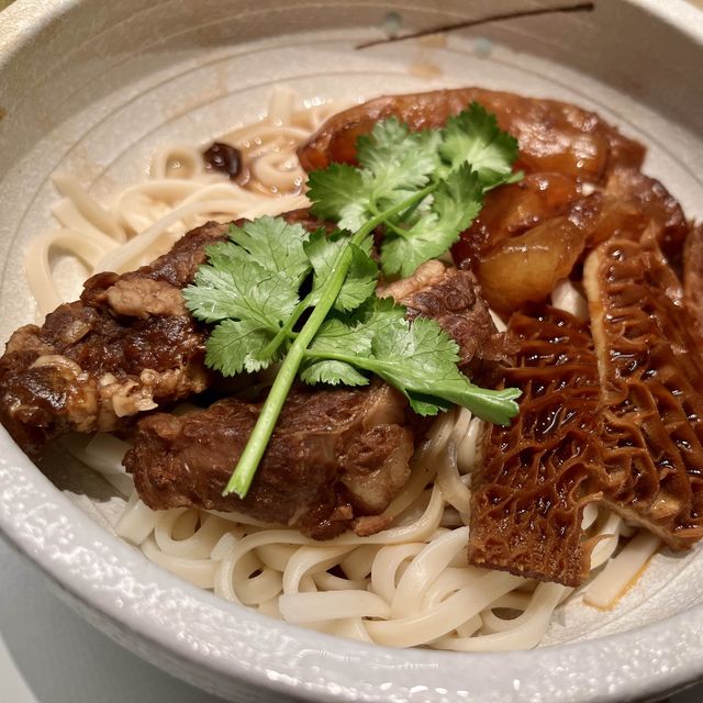 鬧市中一個寧靜的‘台風’晚餐