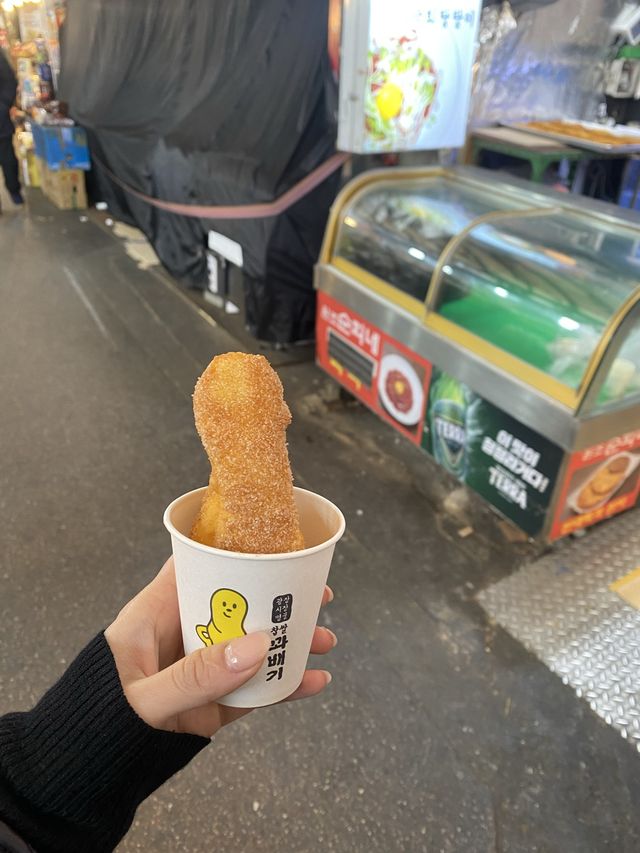 🇰🇷韓国ソウル /広蔵市場 大人気🎖 行列のできる揚げドーナツ クァベキのお店✨