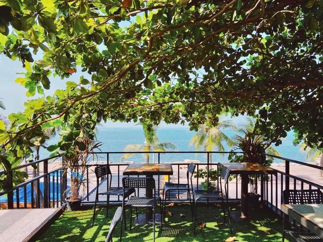 คาเฟ่ริมหาดบางแสน วิวทะเล 180 องศา
