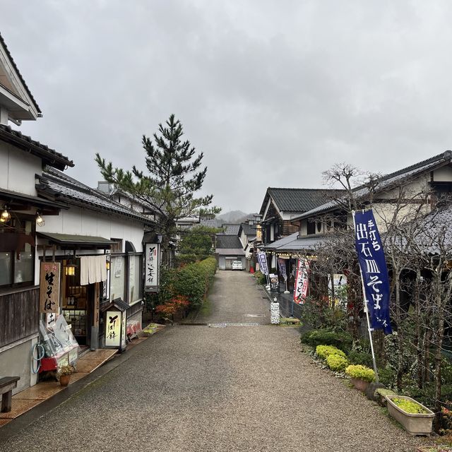 激うまソフトクリームにつけて食べるドーナッツ