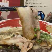 不過不失的豚骨拉麵  