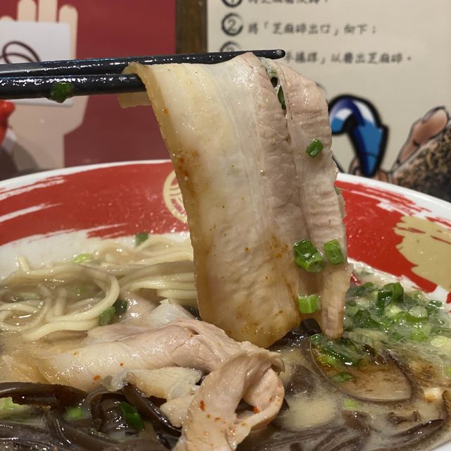 不過不失的豚骨拉麵  