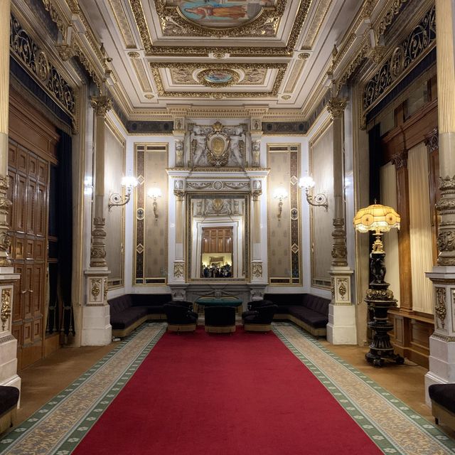 The classical, high-end entertainment! Vienna State Opera