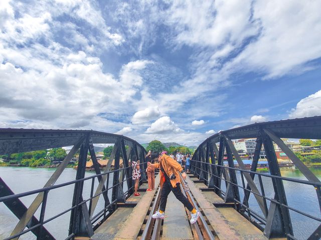 สะพานข้ามแม่น้ำแคว จังหวัดกาญจนบุรี