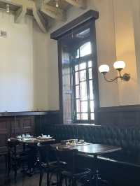 1894年にタイムスリップできるレトロな美術館カフェ