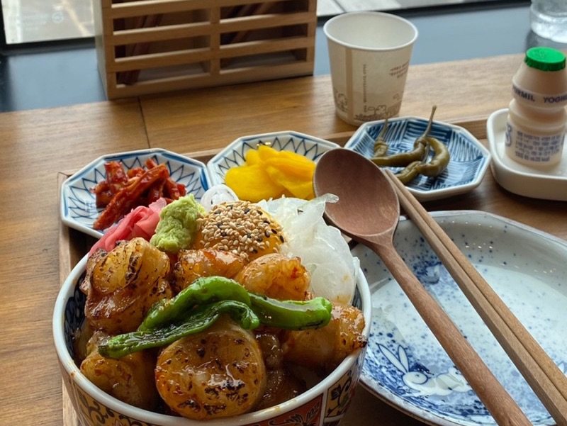 제주 바다를 바라보며 먹는 대창덮밥 냠 🍚 | 트립닷컴 제주도 제주 바다를 바라보며 먹는 대창덮밥 냠 🍚 | 트립닷컴 제주도