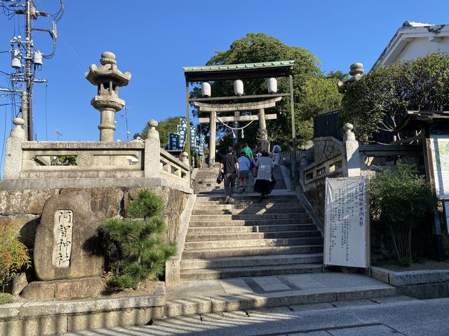 頭をたたいてもらうとご利益がある？『素隠居』