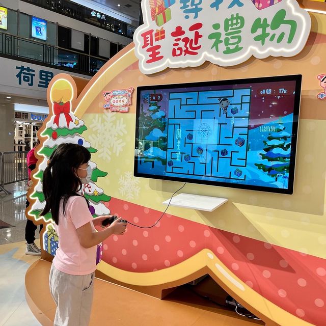 全港首個以屁屁偵探為主題之大型聖誕裝飾