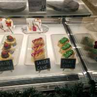 cake shop @ Holiday Inn JBCC