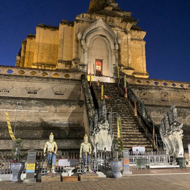 spectacular Wat Chedi Luang at Night.