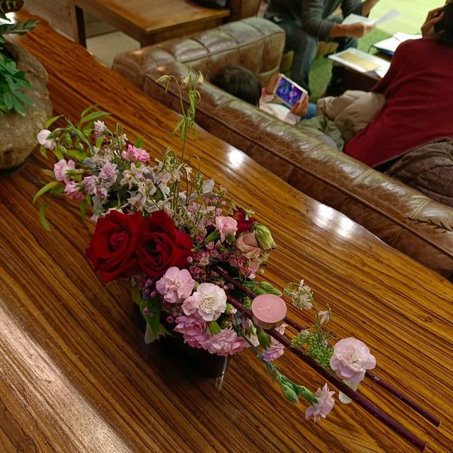 港青酒店 , 基督馬槽聖誕佈置和聖誕插花展！