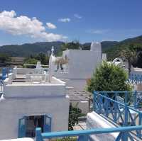 Santorini-inspired cafe in Da Nang