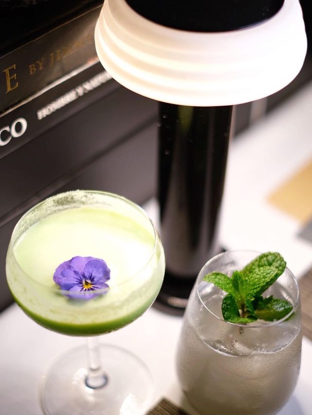 中環Soho 區兩層高法國小酒館 
