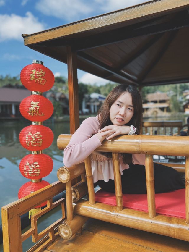   ล่องเรือแบบจีนยูนานที่บ้านรักไทย ต้องมา