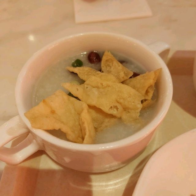 不過不失的三星級酒店自助早餐😊