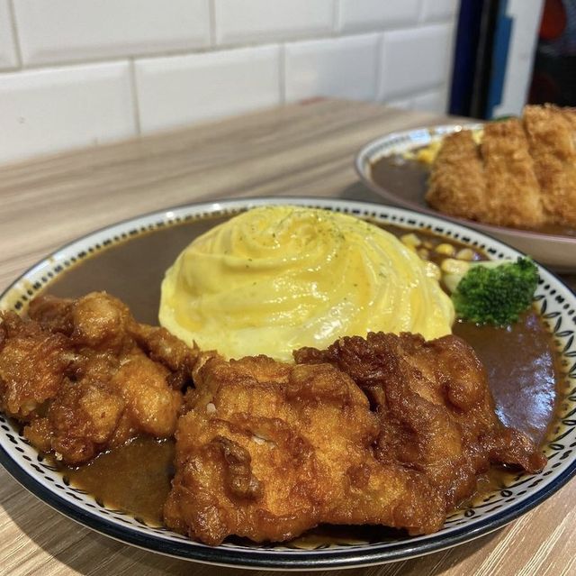 ［新竹市/東區］ 東門市場-喜然熟成咖哩🇯🇵｜唐揚雞咖哩好好吃！下班聚餐好地方🤩 -