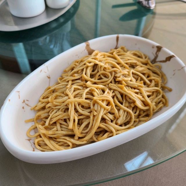 有靚海景及酒吧的中菜廳