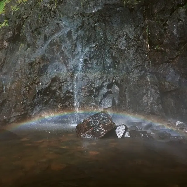 Rainbow waterfall 🌈 