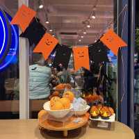 Hallowen-themed cafe 