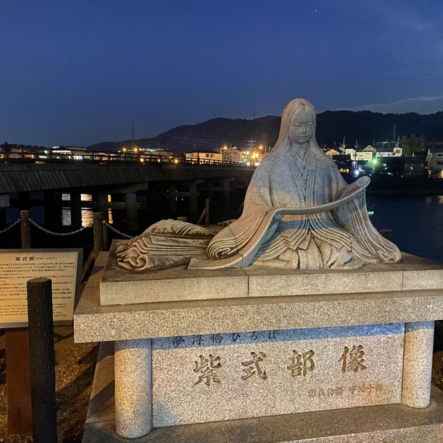 宇治傳奇地 源氏物語與紫式部像