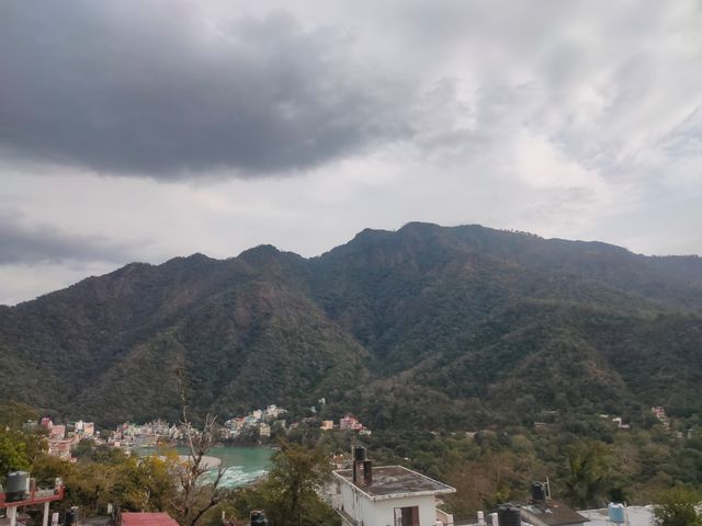 Manali - Snow Capped Mountains 